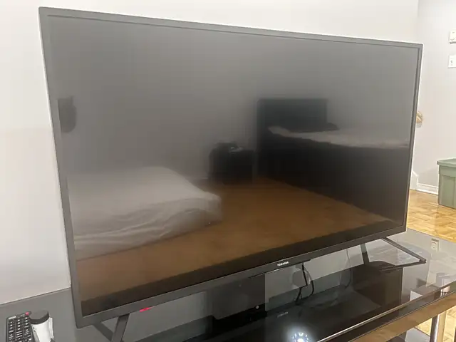 Toshiba 43-Inch Smart 4K UHD Fire TV in TVs in City of Montréal - Image 3