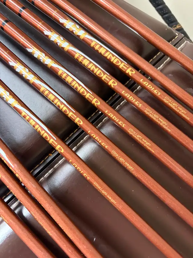 Women's Right Hand Golf Clubs = Drivers 1,3,5+Irons 3,4,5,6,7,8, in Golf in North Bay - Image 3