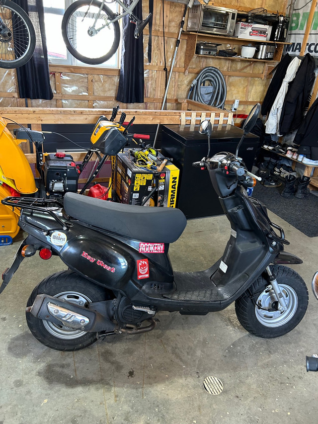 scooter à vendre dans Scooters et minimotos  à Saint-Hyacinthe - Image 4
