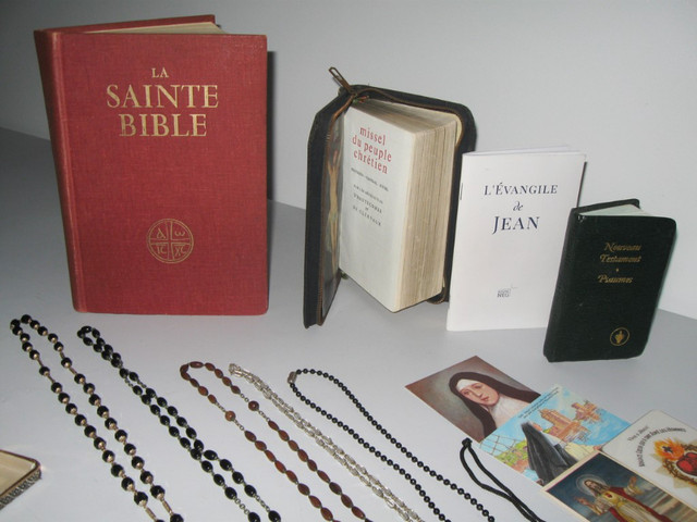 Collection d'articles religieux (chapelets, images saintes, méda dans Art et objets de collection  à Granby - Image 4