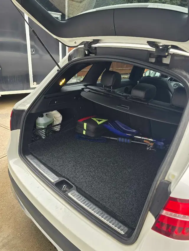 2019 Mercedes Benz GLC300  All Wheel Drive in Cars & Trucks in Calgary - Image 8