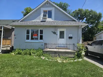 3 bed, 1 bath main unit for rent $2400 plus Hydro Available July 1st Freshly painted throughout and...