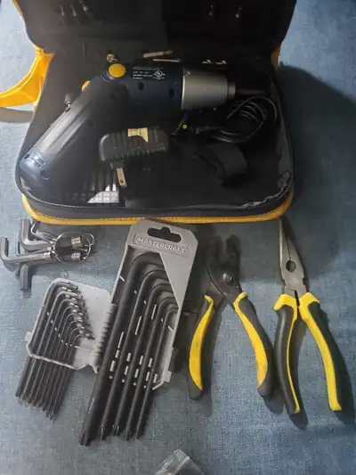 This comprehensive tool set is ready to tackle a variety of tasks, featuring a cordless screwdriver...