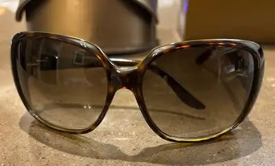 Authentic GUCCI GG3166S Luxury Butterfly Sunglasses Color OD9CC, View more
