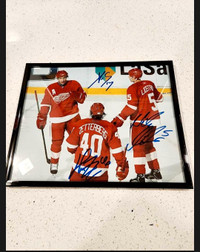 Red Wings NHL Signed 8x10