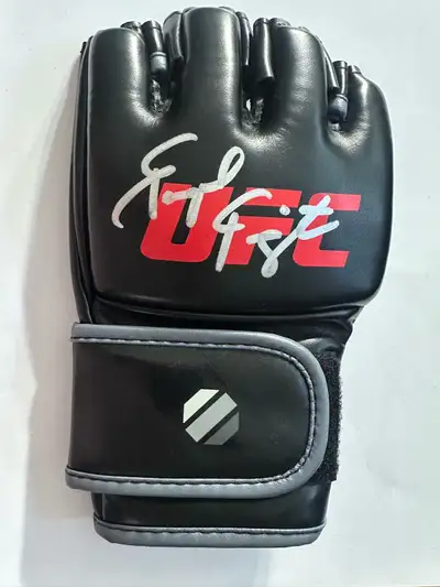 Raquel Pennington signed glove - beckett, View more