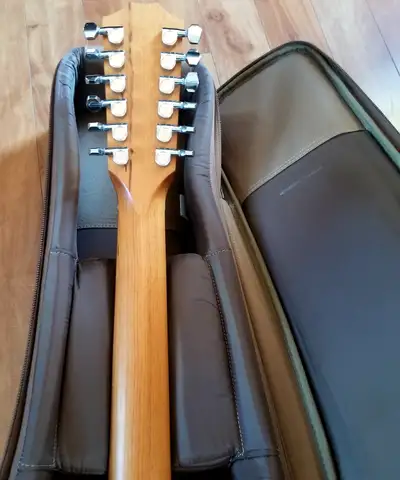 Guitare taylor 12 cordes 150e, View more