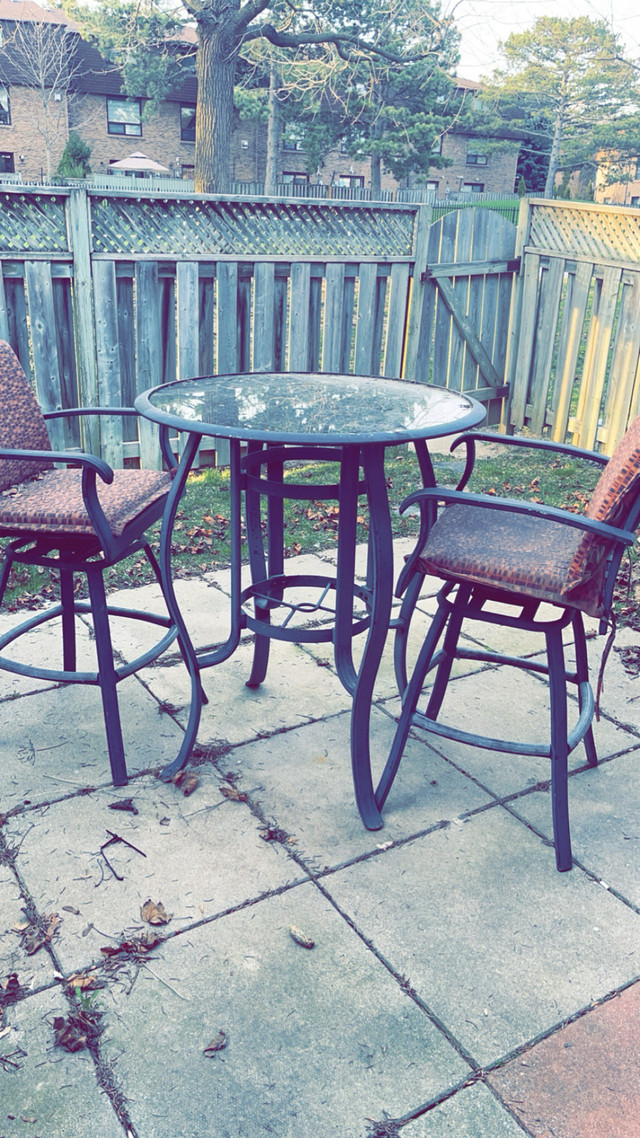 Patio set for sale  in Other Tables in Oshawa / Durham Region - Image 2