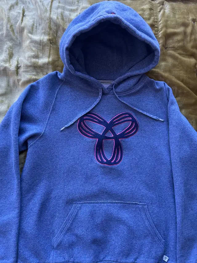 Preowned Aritzia TNA Blue Woman’s Pullover Hoodie [Large] in Women's - Tops & Outerwear in Calgary - Image 3