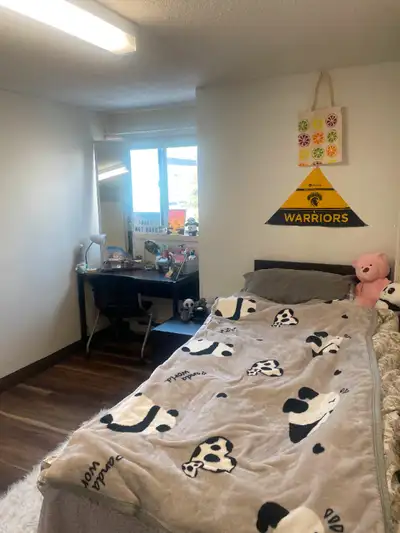 1 bedroom in spacious 4-person unit Female only Available for the spring 2025 term 4 month Less than...