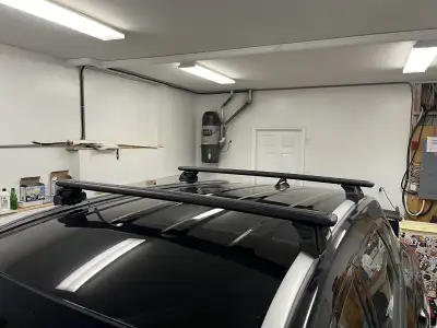 Thule Evo Wingbars (in black), Thule Evo Flush Rail, Thule fit kit 18603 (kit for vehicles with flus...