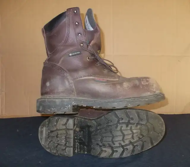 RED WING MEN’S INSULATED WORK BOOT – Size 11 EEE in Men's Shoes in Grande Prairie - Image 6