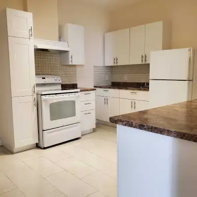 One bedroom available with an attached 3 piece washroom in a house Located on main floor close to ki...