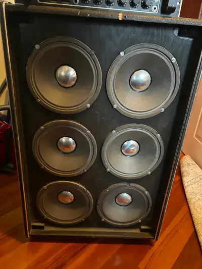 Traynor YC-610 Bass Cabinet, View more