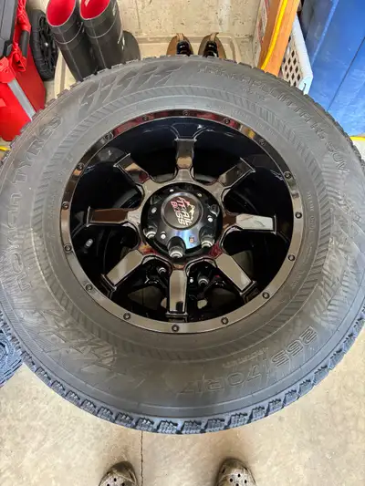 Nokian tires Hakkapeliitta R3 winter tires 8/32 tread depth on all, mounted on aluminum rims fits Si...