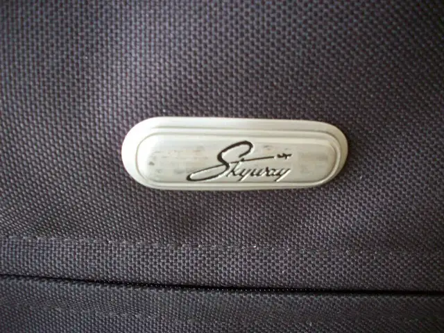 valise pour robe/ habit de voyage  Skyuary comme neuve in Men's in Laval / North Shore - Image 5