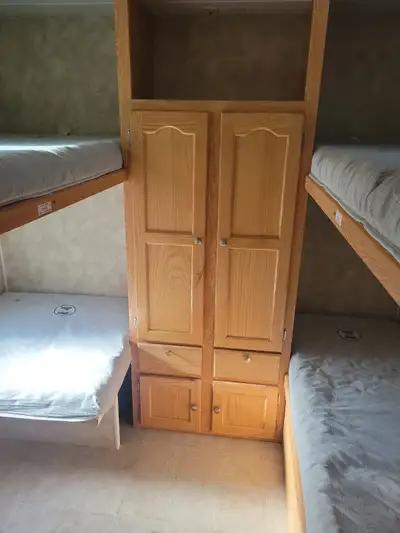 SLIDE-ROOM BUNKS IN BACK BEDROOM IN FRONT CLEAN USED INFREQUENTLY BEST OFFER / $10,000