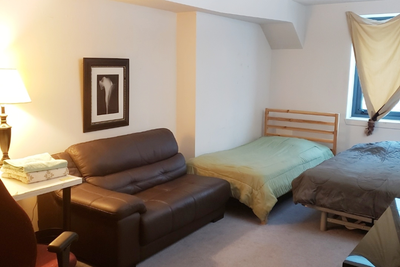 Large Private Room available for one guest immediately. Next to Downtown Ottawa. Great location ! **...