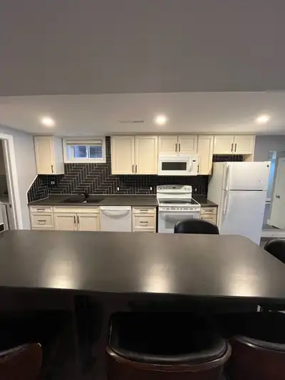Spacious 1100ft² (2) bedroom (1)bath Appartment for rent