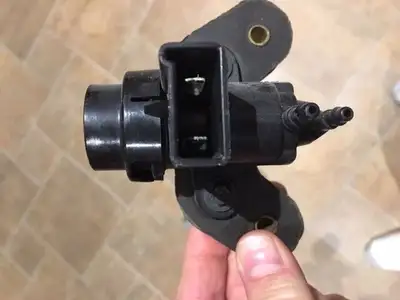 Came off my original LX with 28,000km. EGR Vacuum valve with bracket. Check out my other Mustang ite...