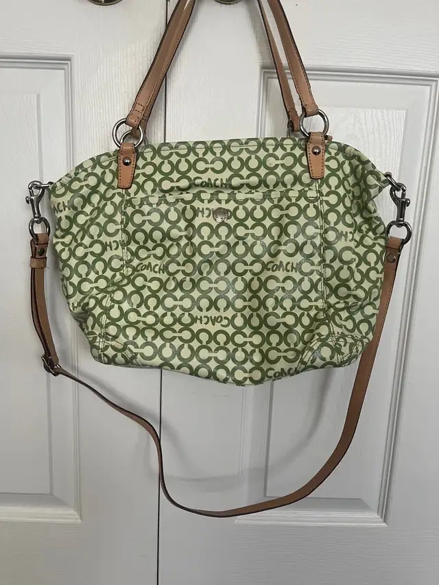 Coach Vintage Green Shoulder Bag in Women's - Bags & Wallets in Mississauga / Peel Region - Image 11
