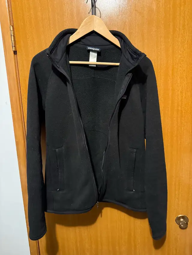 Patagonia Fleece Jacket in Women's - Tops & Outerwear in Calgary - Image 4