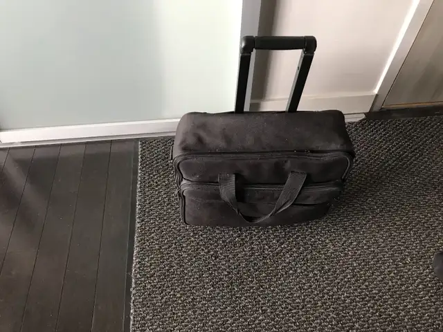 Rolling Laptop Case - Black in Laptop Accessories in City of Toronto - Image 2