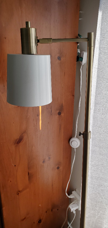 Floor Lamp in Indoor Lighting & Fans in Barrie - Image 2