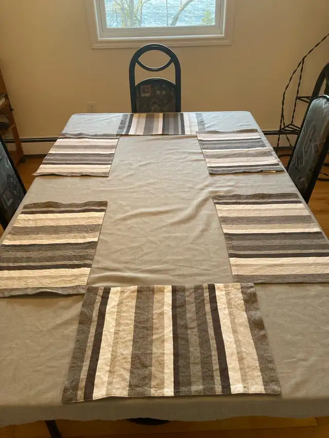 MOVING SALE - Kitchen Table and 6 Chairs in Dining Tables & Sets in City of Halifax - Image 6