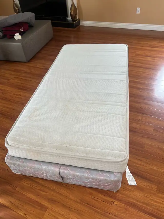 twin bed mattress + spring box  in Beds & Mattresses in Vancouver - Image 4