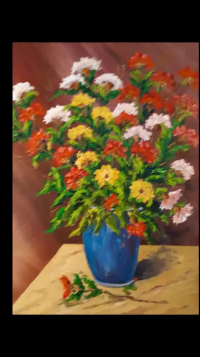 Reference: 037-006 Titre: Vase bleu avec des œillets jaunes, rouges, blancs et feuillage vert Peintr...