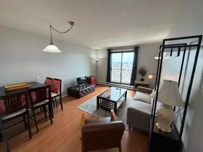 FR (English will follow below) Superbe condo 1 chambre au dernier étage avec vue panoramique et balc...