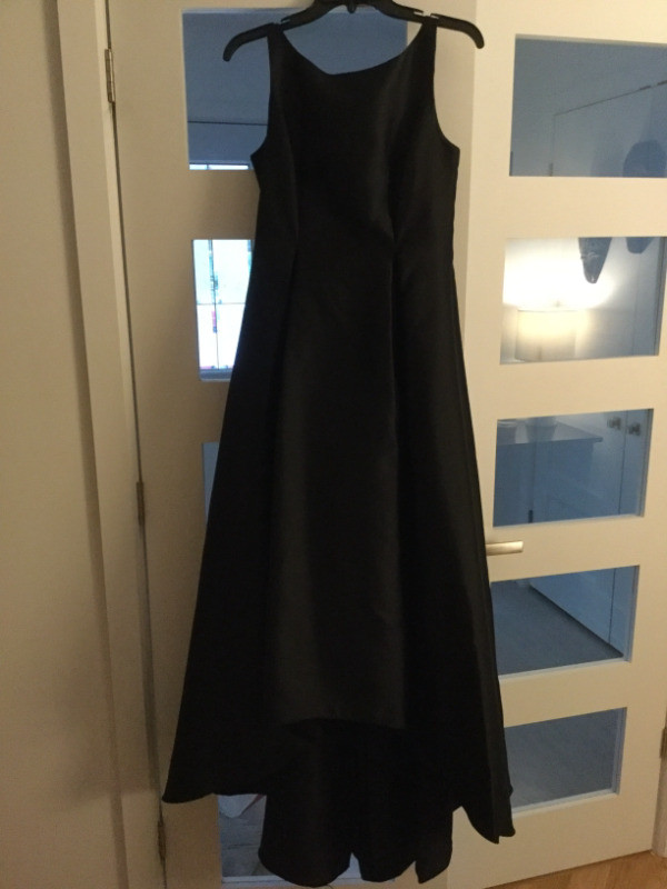 Magnifique robe noire satin Adrianna Papell dans Femmes - Robes et jupes  à Longueuil/Rive Sud