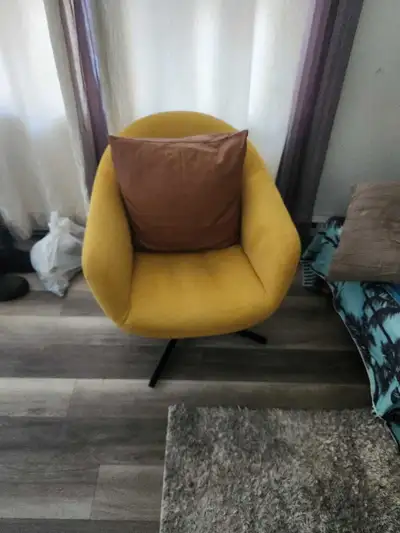 Chaise pivotanye, View more