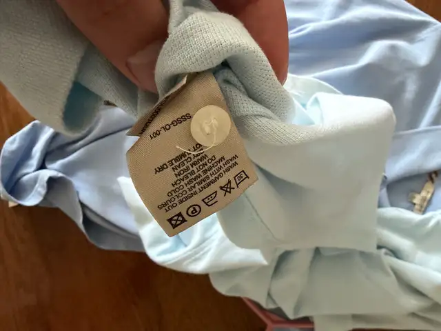 Burberry polo men medium  in Men's in Mississauga / Peel Region - Image 7