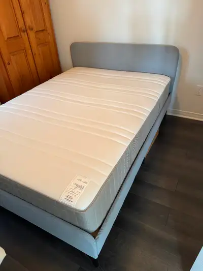 Lit et matelas 2 places 54 pouces, View more