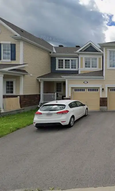 3 bedroom 1.5 bathroom energy star townhouse in Fairwinds Stittsville, Kanata, Ottawa. Within 2 km s...