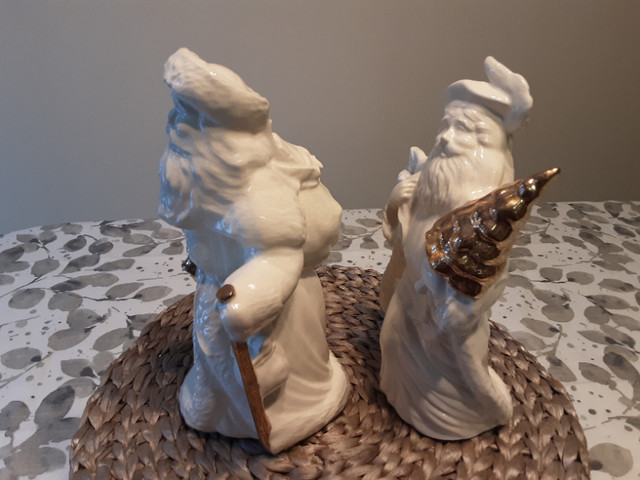 Two Crackle Glaze Santas with Gold Accents from Hallmark dans Fêtes et événements  à Thunder Bay - Image 2