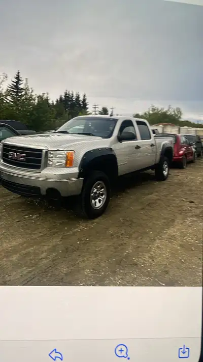 Trucks for cash! We buy 2007 and up Chevrolet Silverado or gmc Sierra 6l only I pay 950$cash for tru...