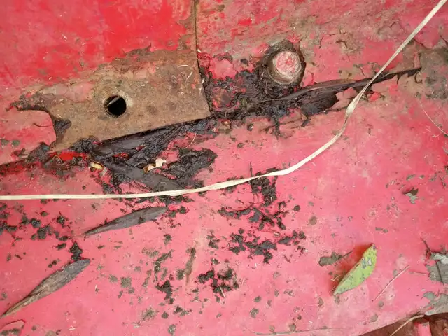 Massey Ferguson 4215 Mower Deck in Lawnmowers & Leaf Blowers in Annapolis Valley - Image 9