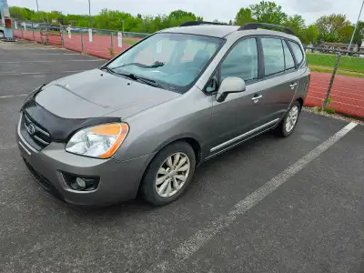 Un véhicule agréable à conduire avec un moteur silencieux et puissant. 213000 km. 4 Roue alliage ave...