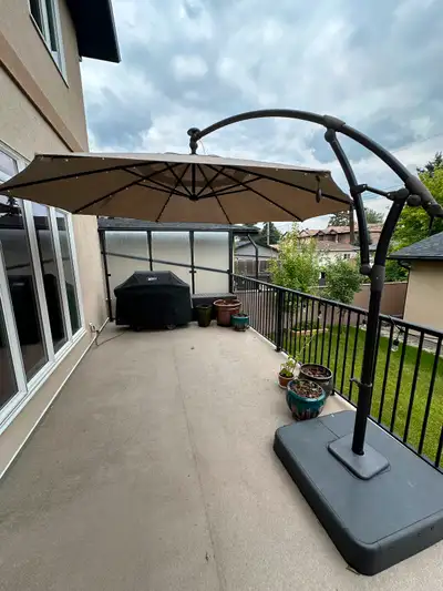 Deck sunshade and base with LED lights, Voir plus