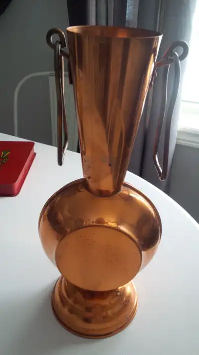 15.5 inches tall, not including handles. Buy from more than one kijiji listing and pay less. I live...