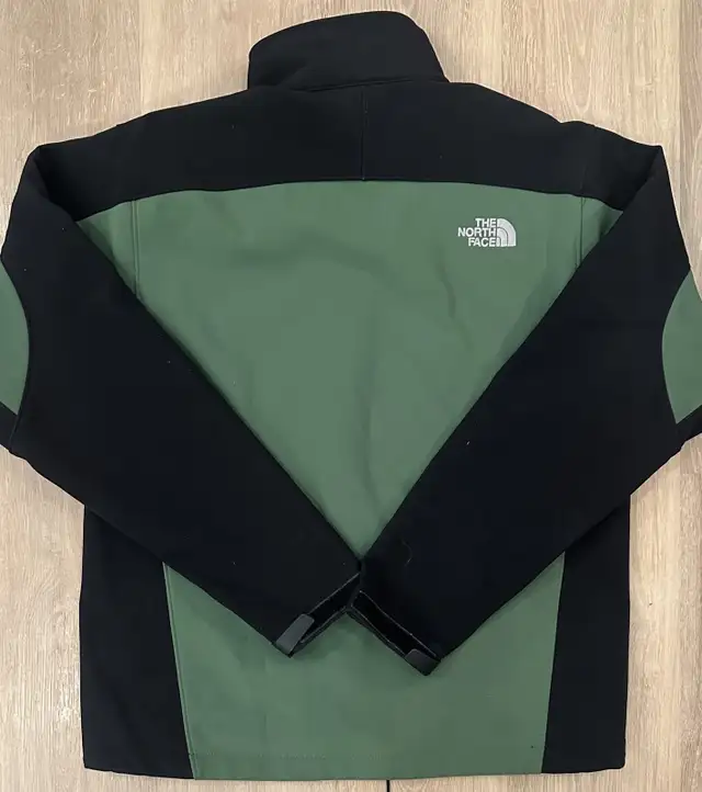 North Face Apex Bionic Jacket - Medium  in Men's in Calgary - Image 3