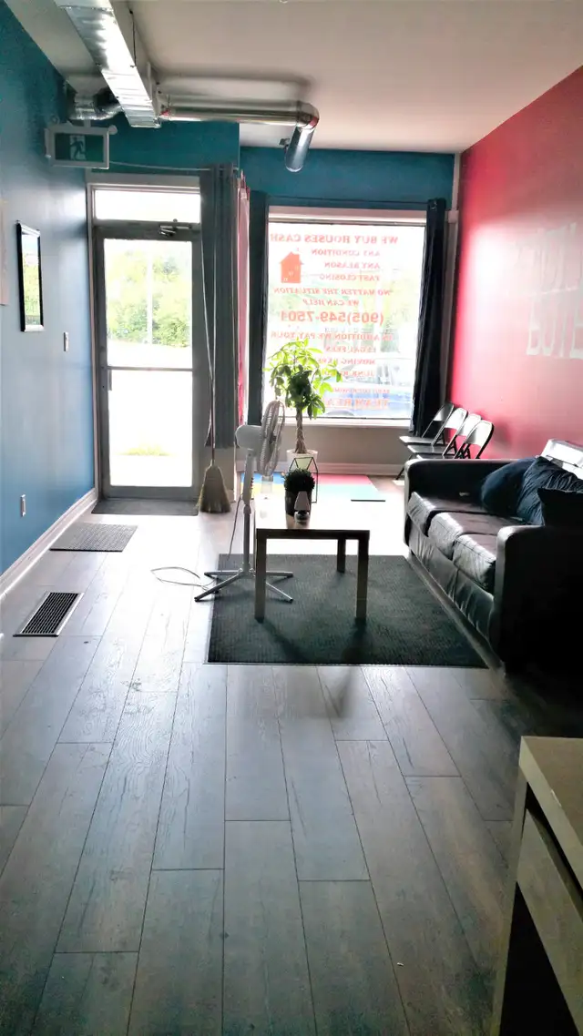 Affordable Commercial space Crown Point for rent $995