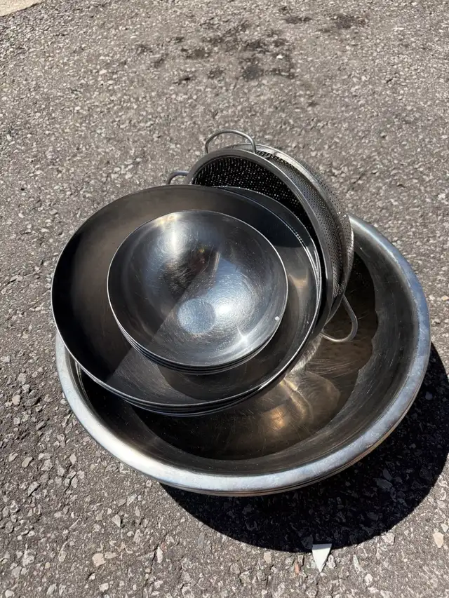 Stainless Steel Mixing Bowls + Colander Set