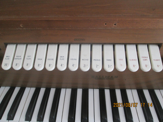 Organ, Hallman, full sized, good practice instrument in Pianos & Keyboards in Guelph - Image 3