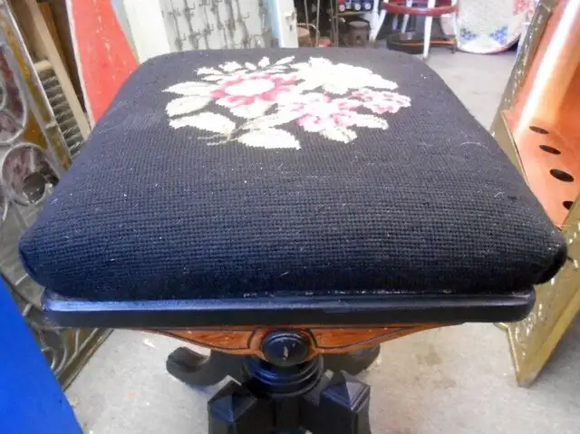 Banc de Piano Victorien Pivotant Antique in Pianos & Keyboards in Sherbrooke - Image 6