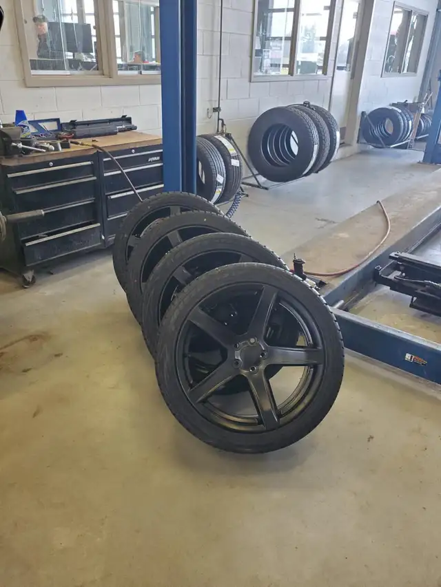 Rims and tire and floormats in Tires & Rims in Sudbury - Image 2