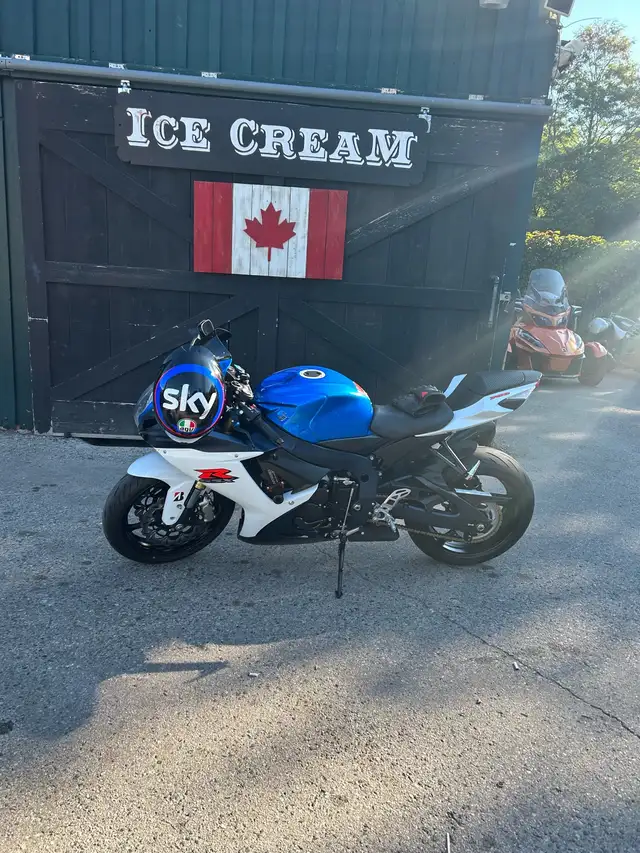 2012 Suzuki GSX-R750 (L2) in Sport Bikes in City of Toronto - Image 5